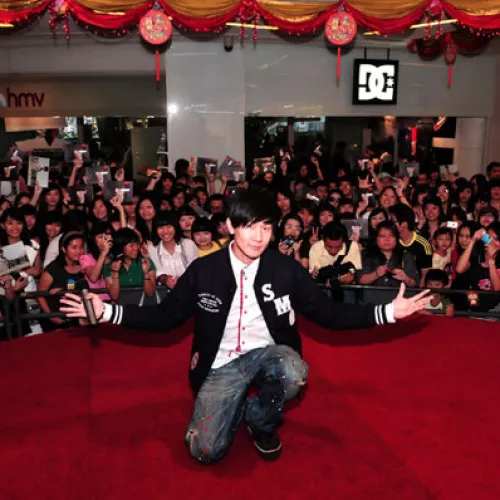 JJ I AM World Tour Autograph Session & JJ Party 5